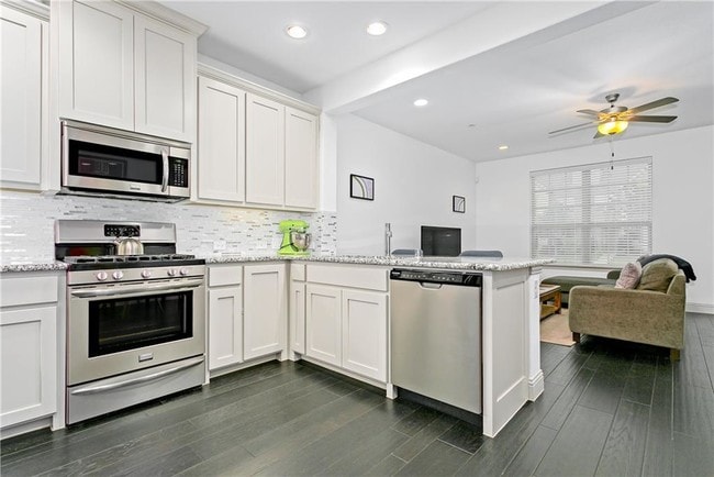 Building Photo - 2209 Jameson Ln