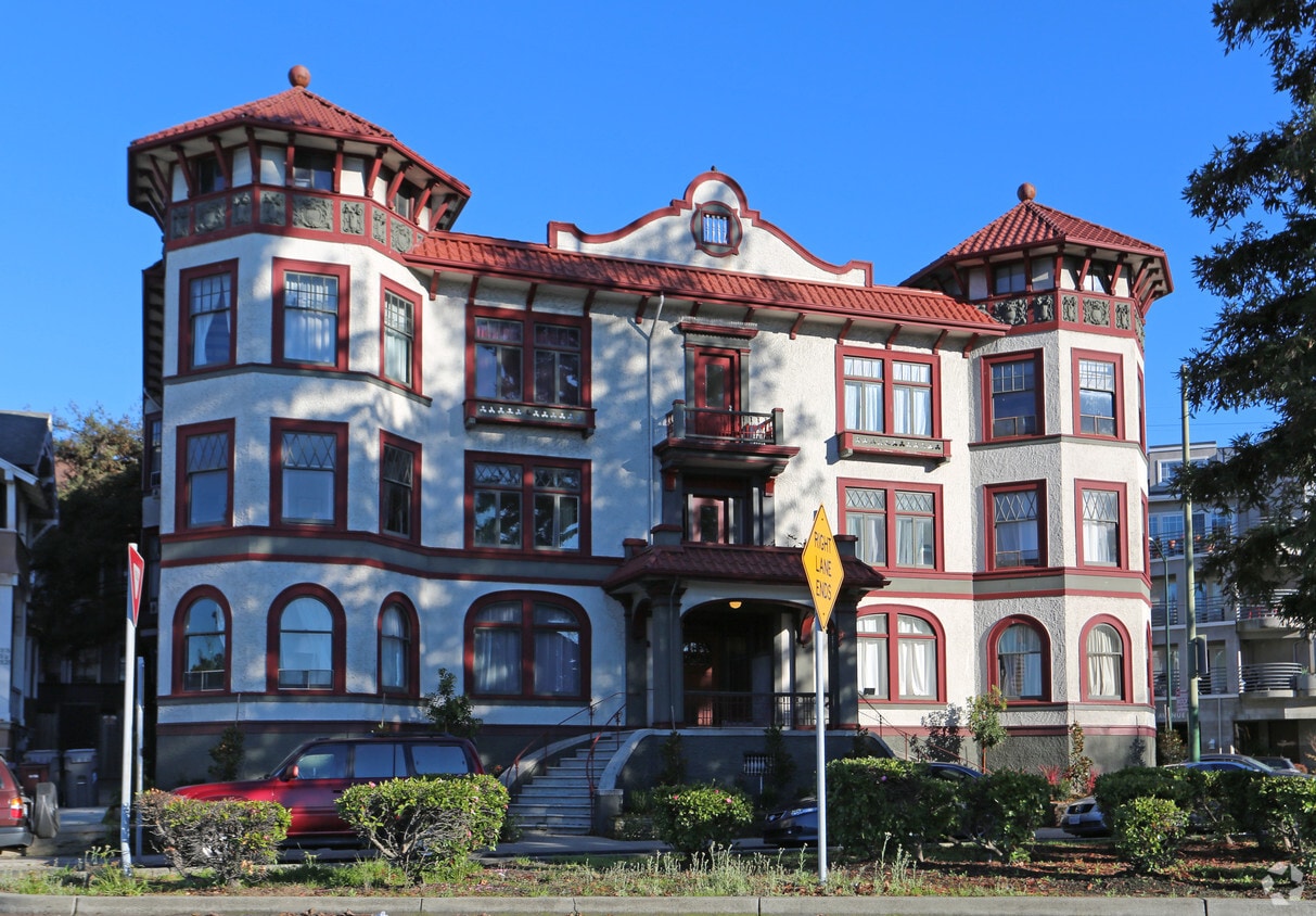 Building Photo - 1800 Lakeshore Ave