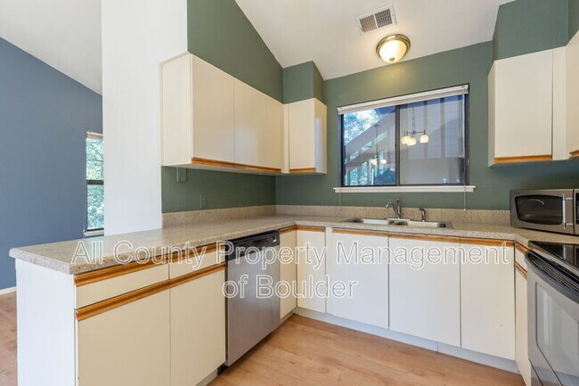 Foto del edificio - 5550 Stonewall Pl