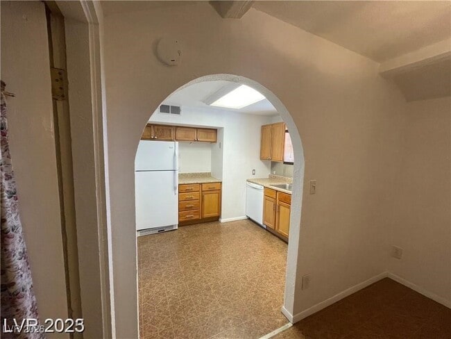 Building Photo - 668 Avenue F