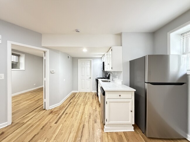 Foto del edificio - 947 N Wolcott Ave