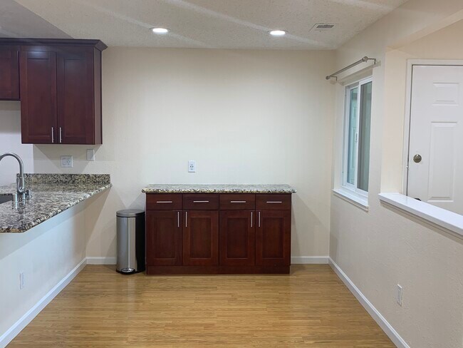 Dining Area with Storage - 53 Shaniko Cmn