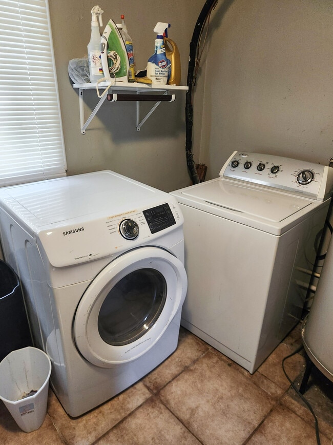 Foto del edificio - 2136 Chestnut Hill Cir