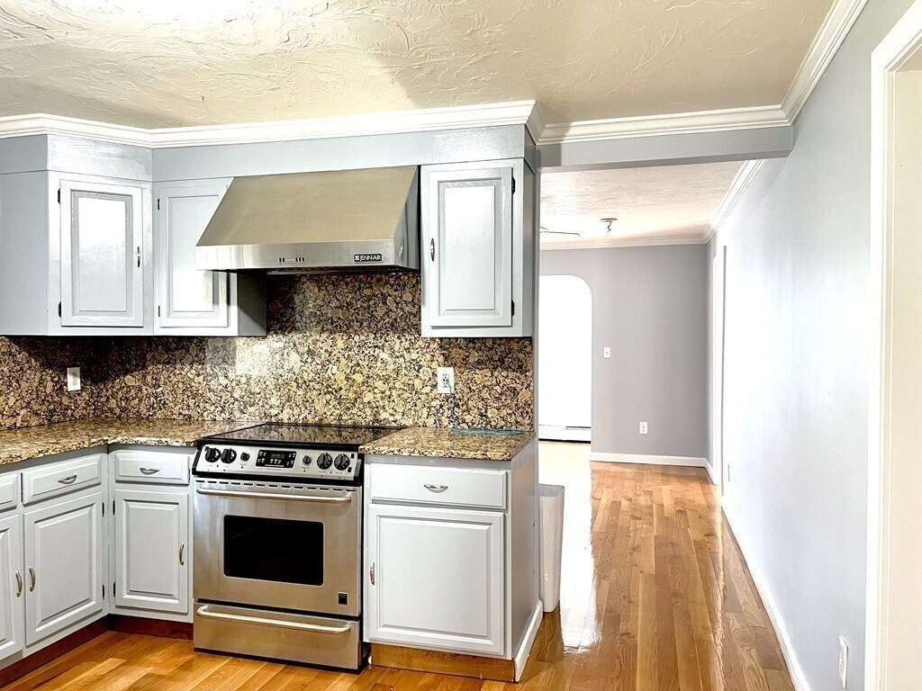 Primary Photo - 19 Hawes St
