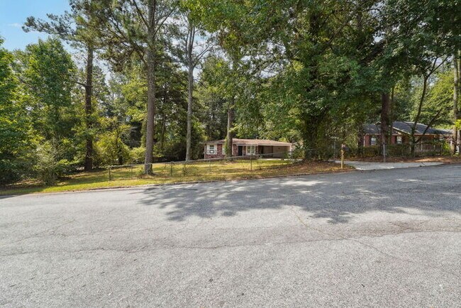 Foto del edificio - Inviting Exquisite Home on Rector Dr!