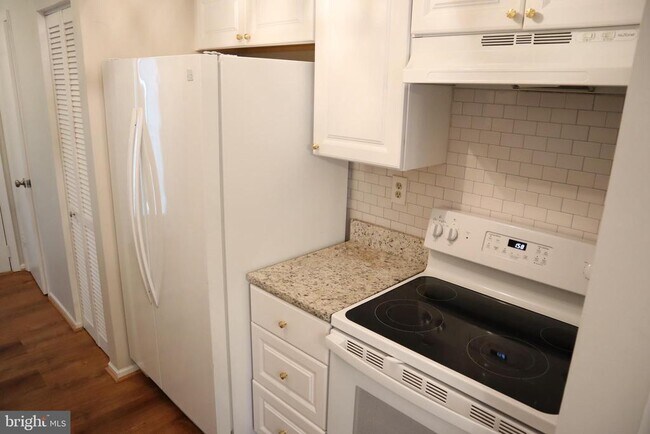 Foto del edificio - 3030 Ohara Pl