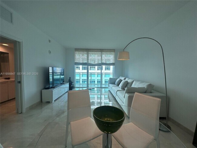 Building Photo - 950 Brickell Bay Dr