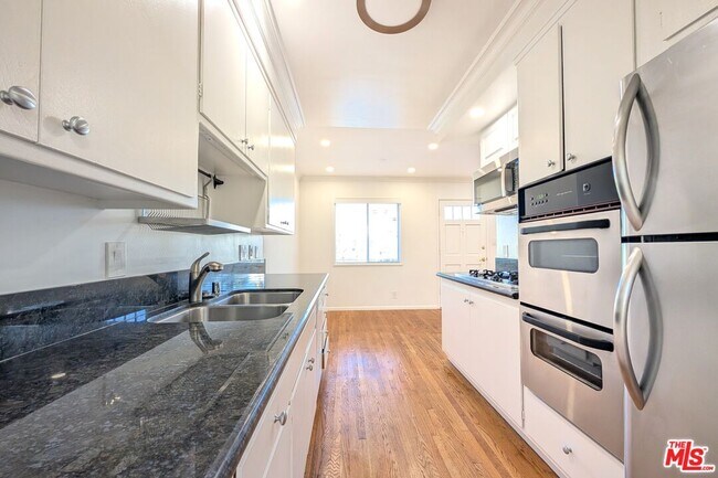 Foto del edificio - 224 Bicknell Ave