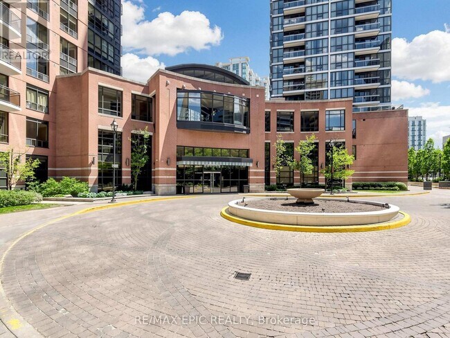 Photo du bâtiment - 23 Sheppard Ave E