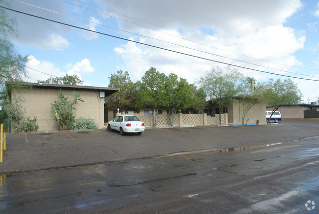 Building Photo - Oakwood Terrace