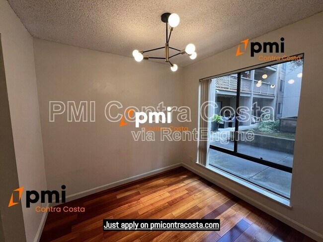 Foto del edificio - 470 N Civic Dr