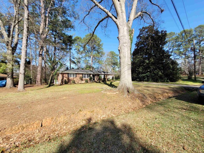 Building Photo - 848 Forest Hill Ct