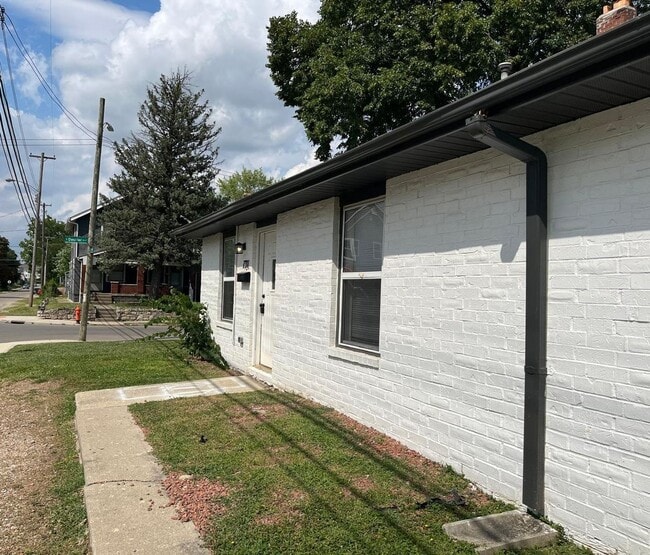 Building Photo - 731 E Deshler Ave
