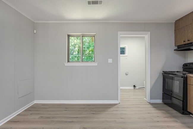 Building Photo - 7742 Holiday Hills Cir