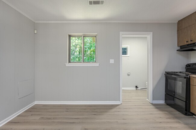 Foto del edificio - 7742 Holiday Hills Cir