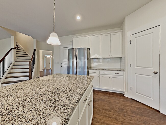 Building Photo - 1084 Adams Haven Bend