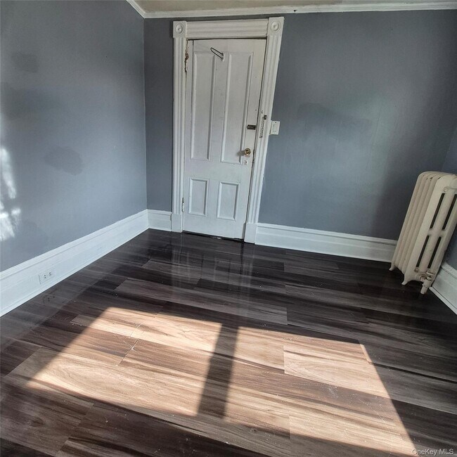 Foto del edificio - 235 Downs St