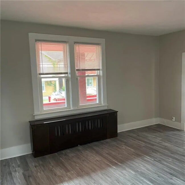 Building Photo - 643 Waddell Ave