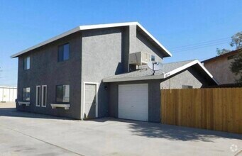 Building Photo - 1024 W Atkins Ave