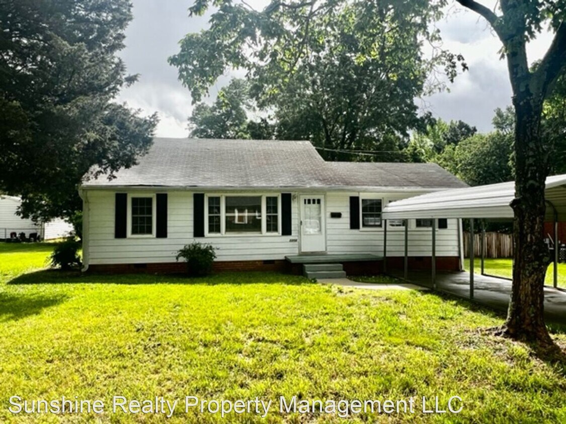 Primary Photo - 3 br, 1 bath House - 2208 YOUNG STREET