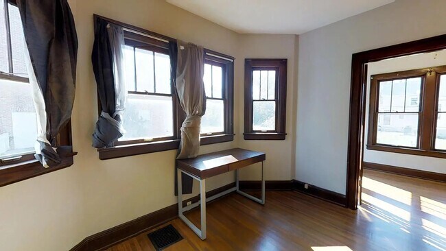 Foto del edificio - 681 College Avenue