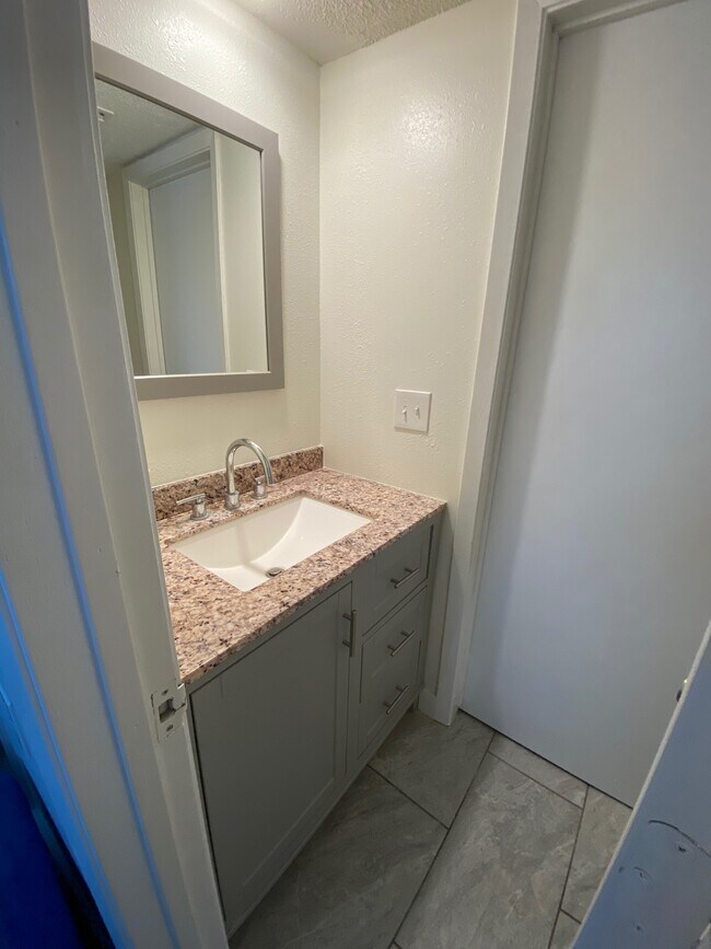 Updated bathroom, connected to the bedroom and utility room - 6228 Magnolia Ln N