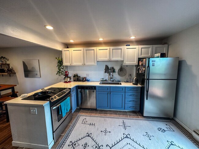 Foto del edificio - Beautiful & Large 4-Bd 2.5-Ba, in Boulders...