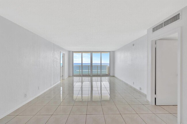 Building Photo - 3140 S Ocean Dr