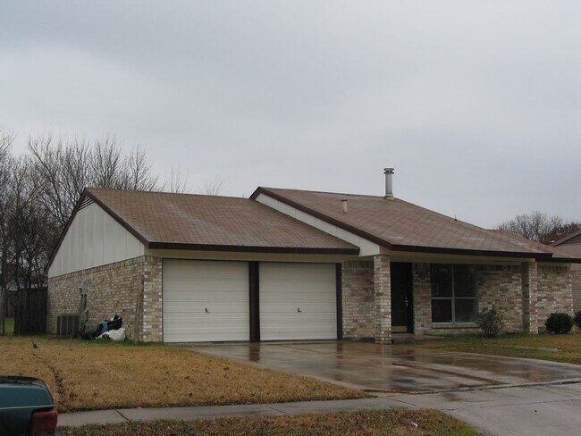 Foto del edificio - 408 Stonehenge Dr