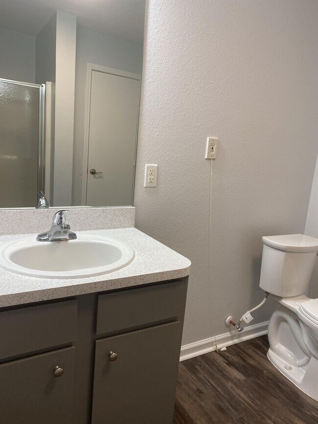 Foto del edificio - 241 Cove Landing Drive - 111104