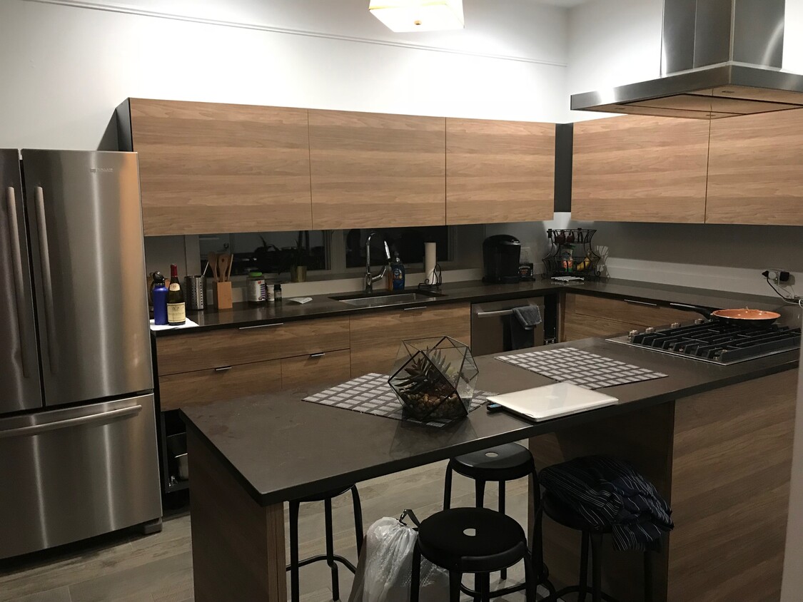 Foto principal - 2854 N Racine Ave