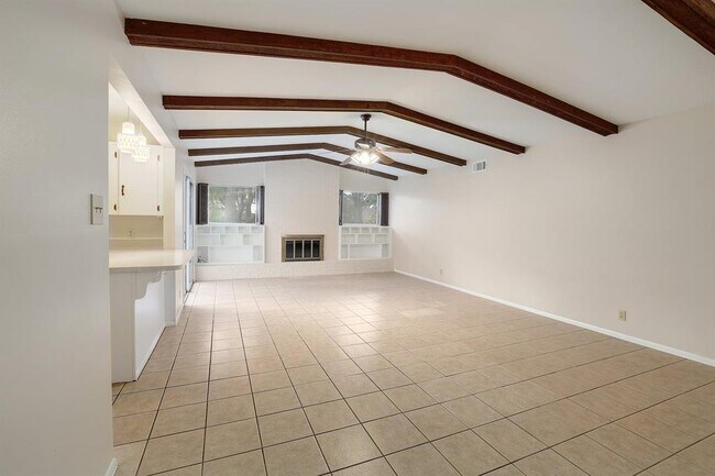 Foto del edificio - 8408 Tecumseh Dr
