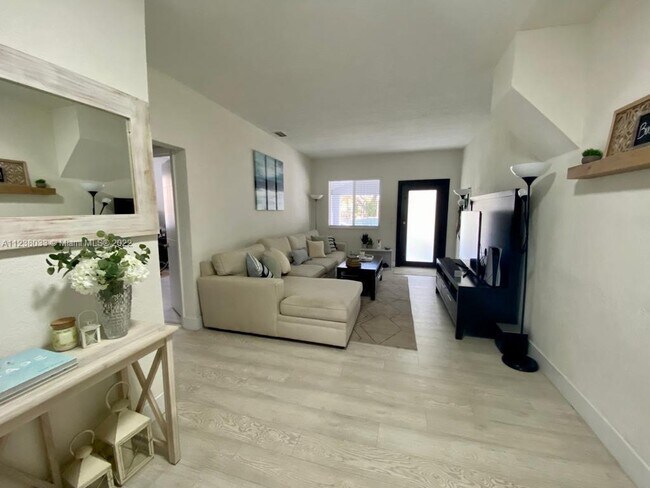 Foto del edificio - 2311 SW 22nd Ter