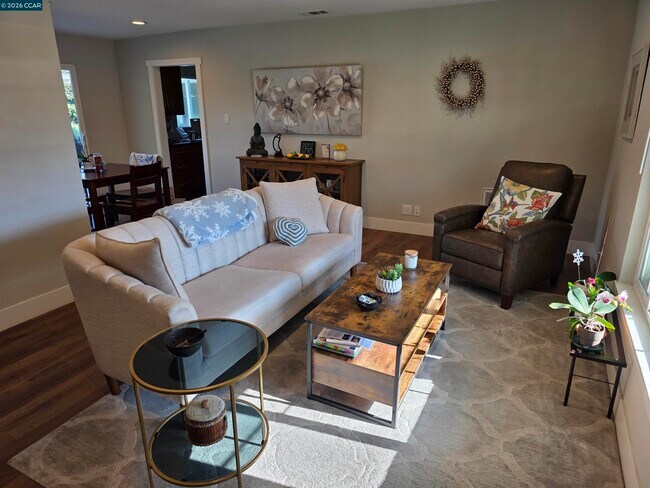 Foto del edificio - 1878 Elinora Dr