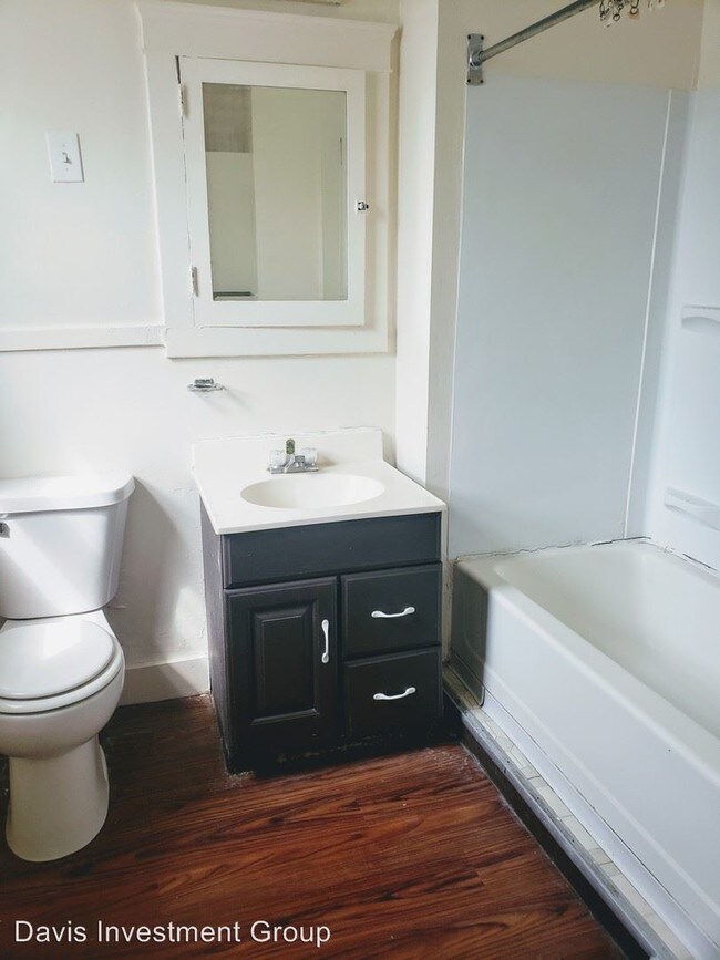 Foto del edificio - 3 br, 1 bath Apartment - 801 Warren Avenue
