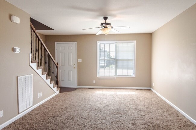 Building Photo - Pet Friendly Three Bedroom!