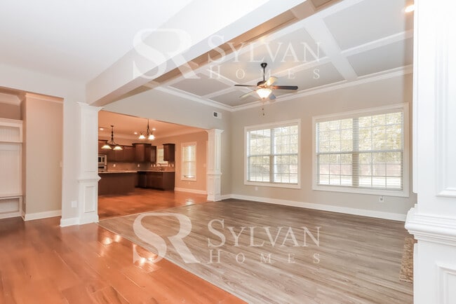 Building Photo - Immaculate 5 BR, 4.5 BA home is awaiting n...