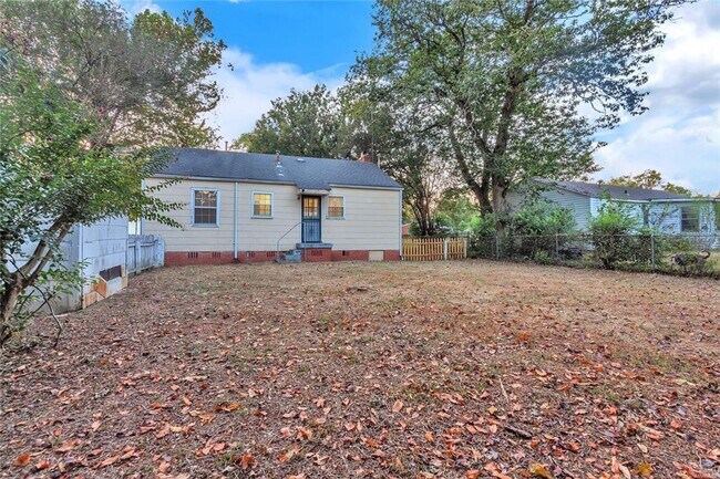 Foto del edificio - Cozy 2 Bed, 1 Bath Single Family Home in Montgomery, AL - $950/mo