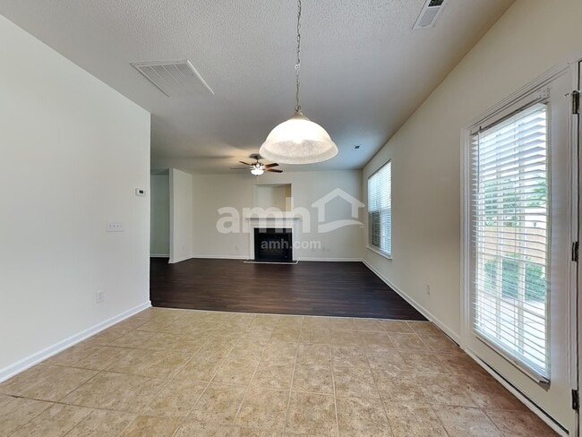Building Photo - 6016 Glen Way Dr