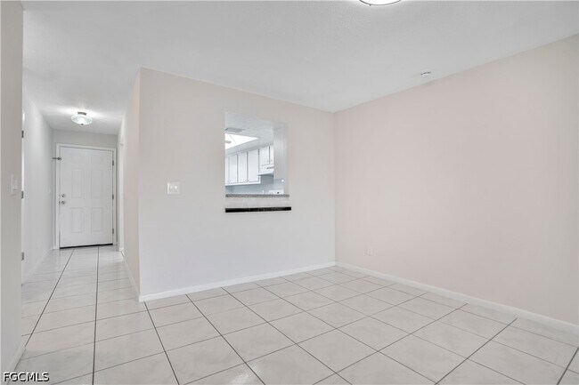 Building Photo - 203 SE 15th Pl