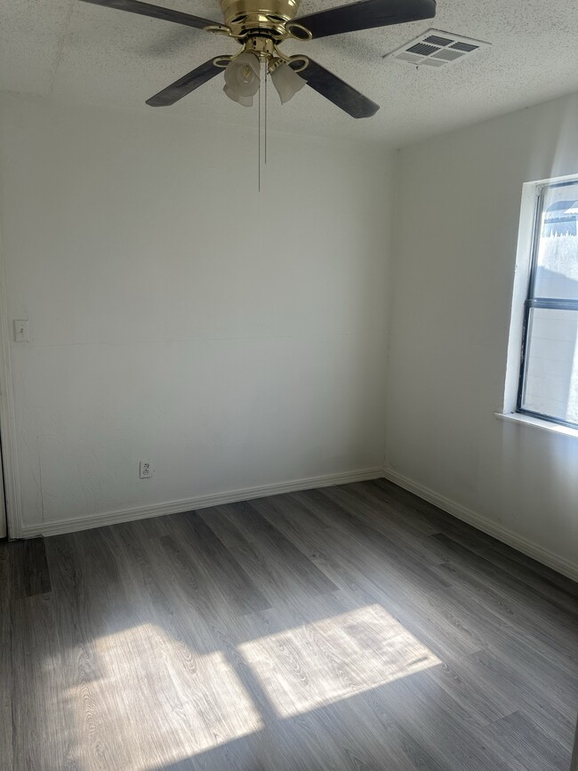 Foto del edificio - 1106 S High School St