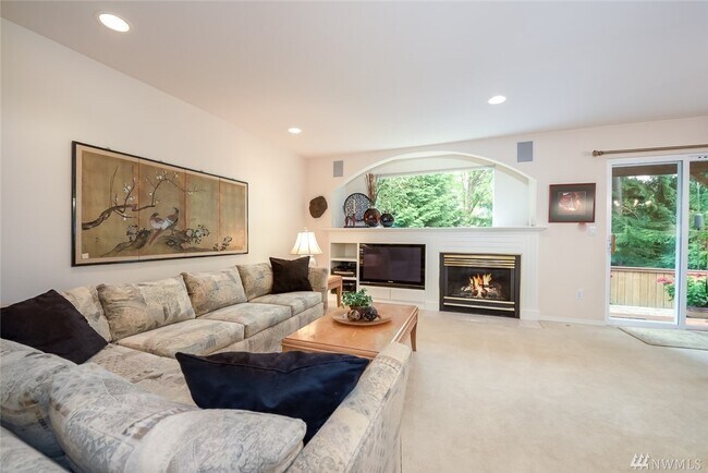 Building Photo - Elegant 3-Bedroom Home with Private Deck & Greenbelt Views!