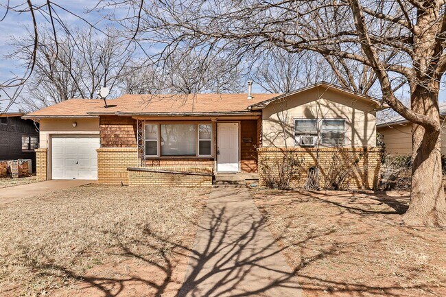 Building Photo - 3 Bedroom Home for under $1000