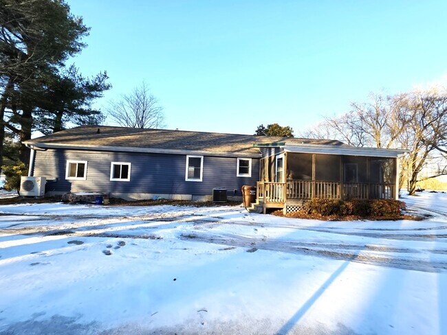 Foto del edificio - 29325 W Line Rd