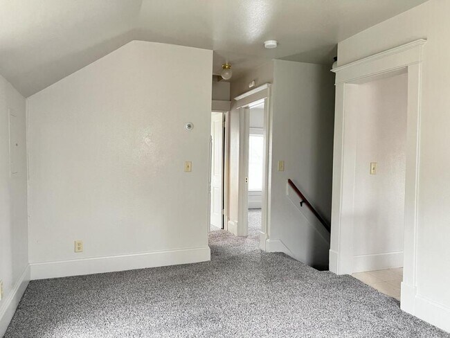 Foto del edificio - 415 W 4th St