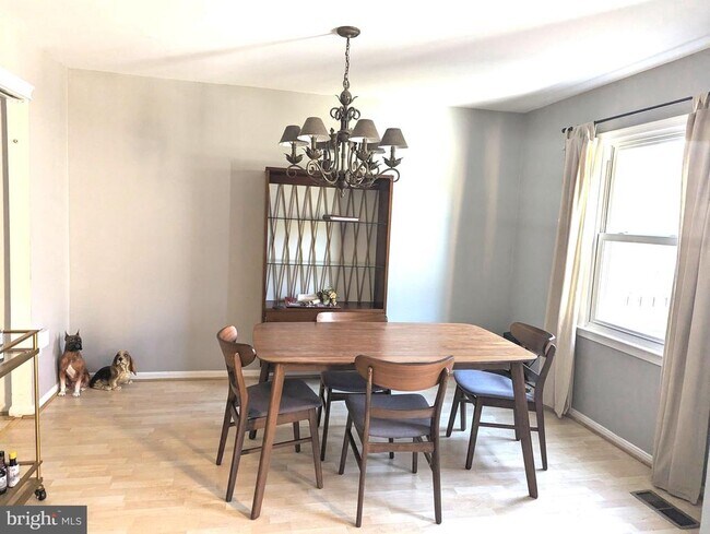 Foto del edificio - 7817 Heatherton Ln