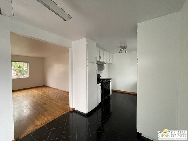 Foto del edificio - 8081 Constantine Dr