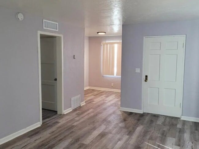 Building Photo - Standalone one-bedroom