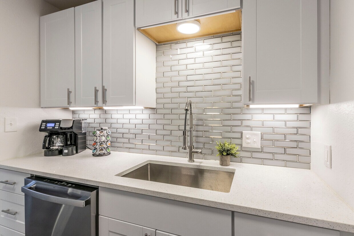 Primary Photo - 4105 1/2 Avenue G
