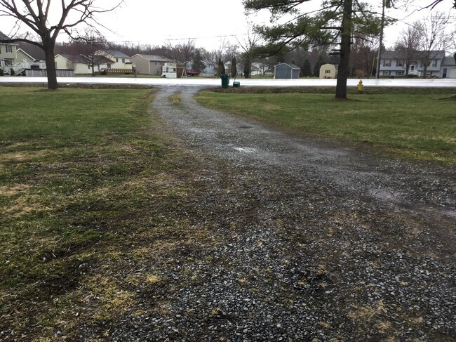 Foto del edificio - 5766 Sliker Hill Rd